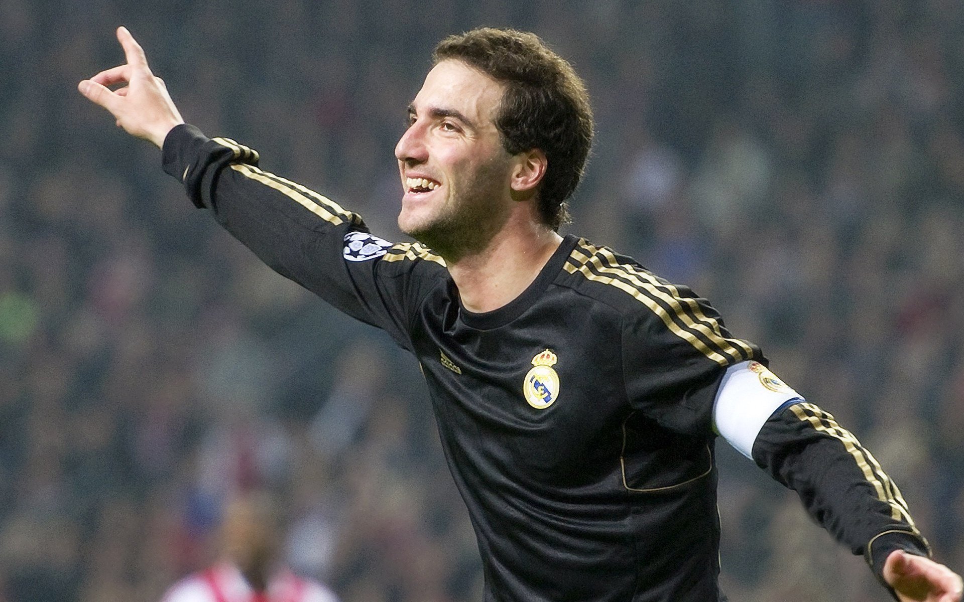 专注力走线平衡赛 参与者缓走线上锻炼专注与控制